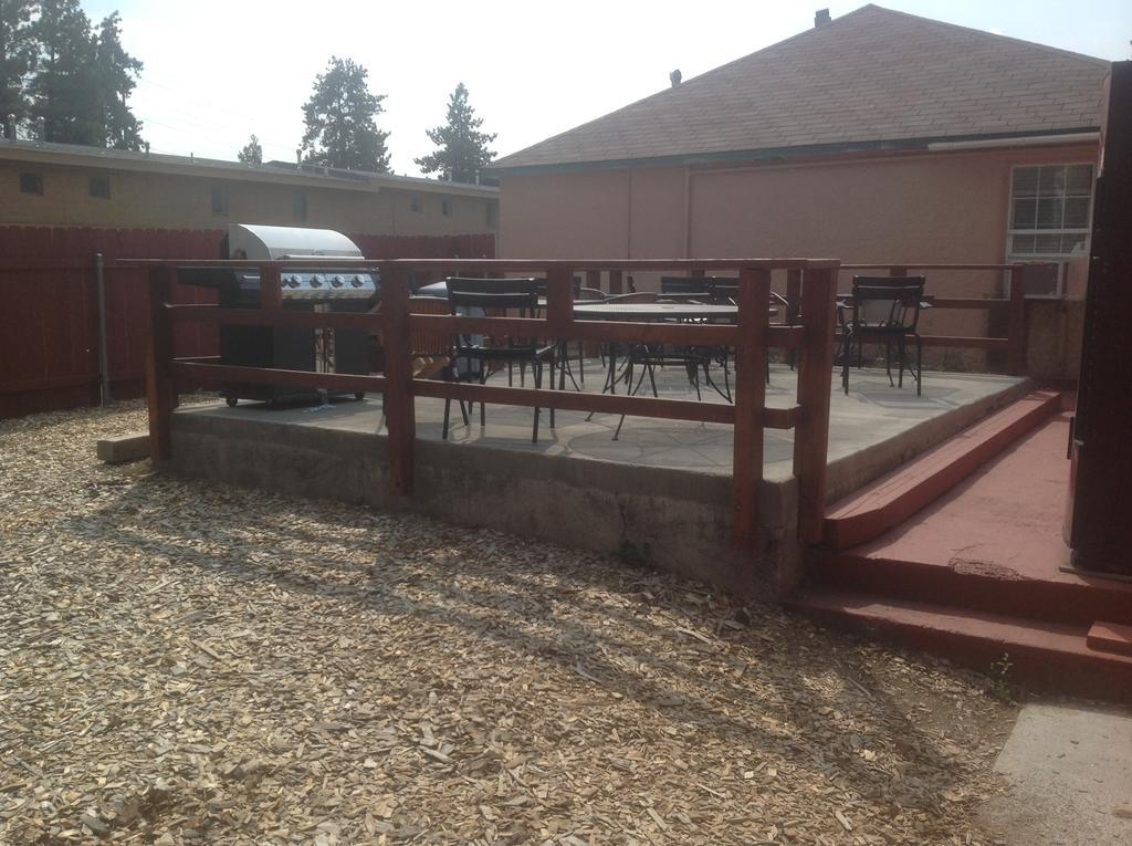 Holiday Motel Bend Exterior photo